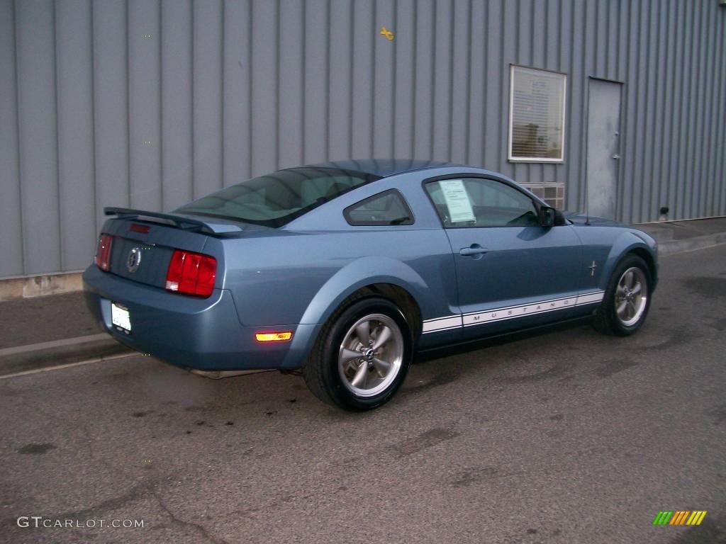 2006 Mustang V6 Premium Coupe - Windveil Blue Metallic / Light Graphite photo #3