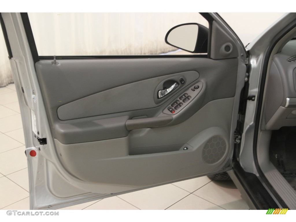 2005 Malibu Sedan - Galaxy Silver Metallic / Gray photo #4