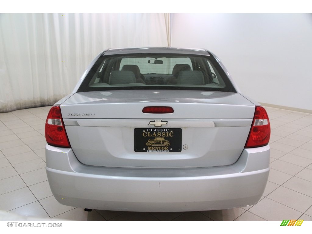 2005 Malibu Sedan - Galaxy Silver Metallic / Gray photo #13