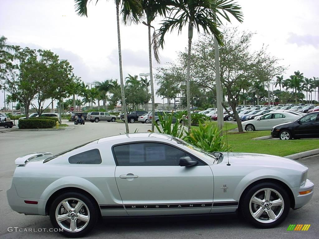 2006 Mustang V6 Premium Coupe - Satin Silver Metallic / Light Graphite photo #2