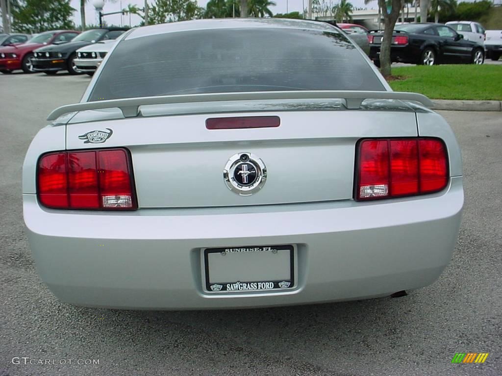 2006 Mustang V6 Premium Coupe - Satin Silver Metallic / Light Graphite photo #4