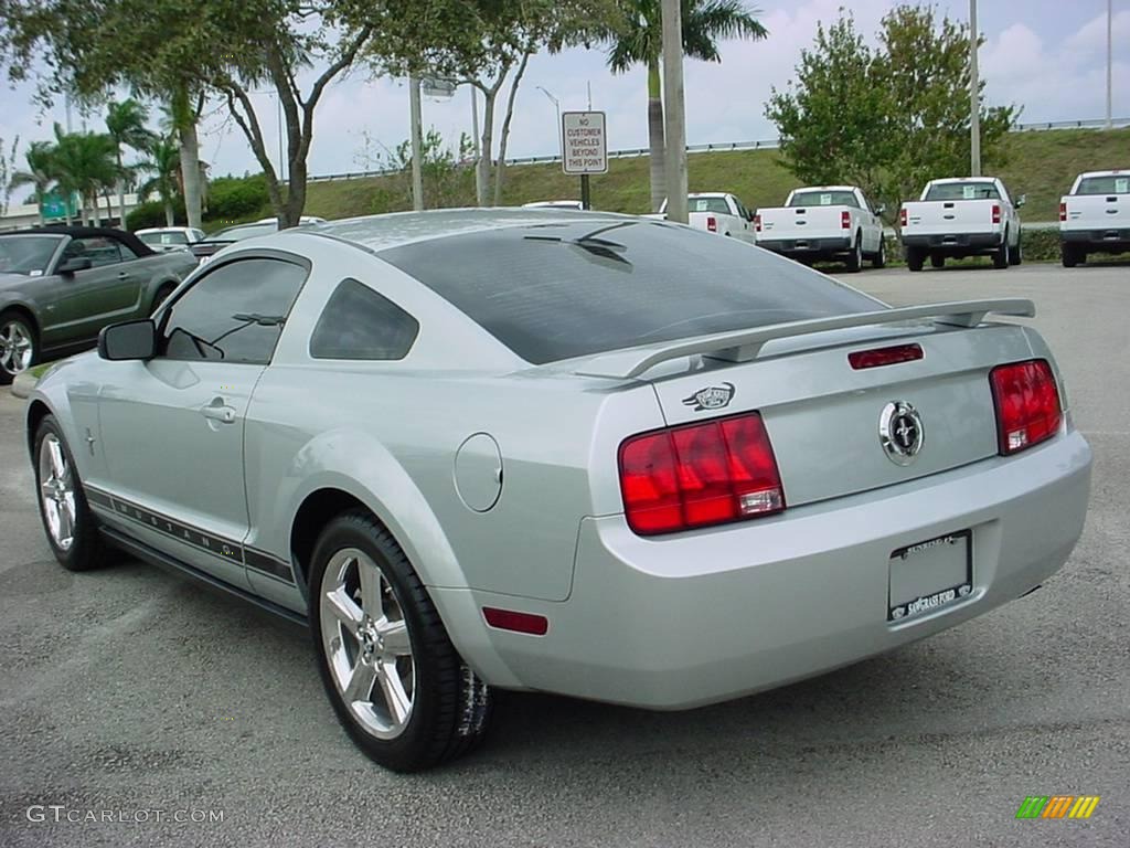 2006 Mustang V6 Premium Coupe - Satin Silver Metallic / Light Graphite photo #5
