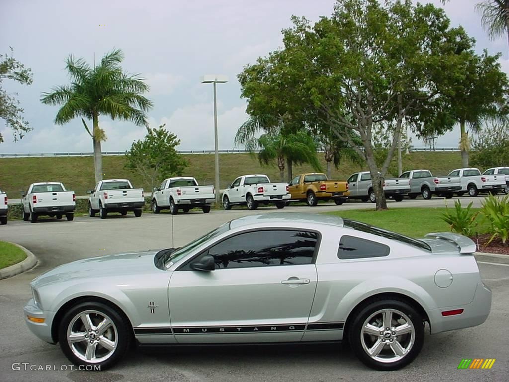 2006 Mustang V6 Premium Coupe - Satin Silver Metallic / Light Graphite photo #6