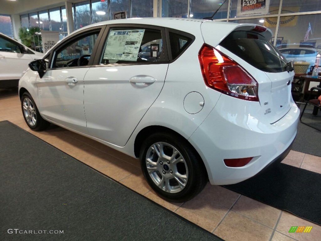 Oxford White 2016 Ford Fiesta SE Hatchback Exterior Photo #109909953