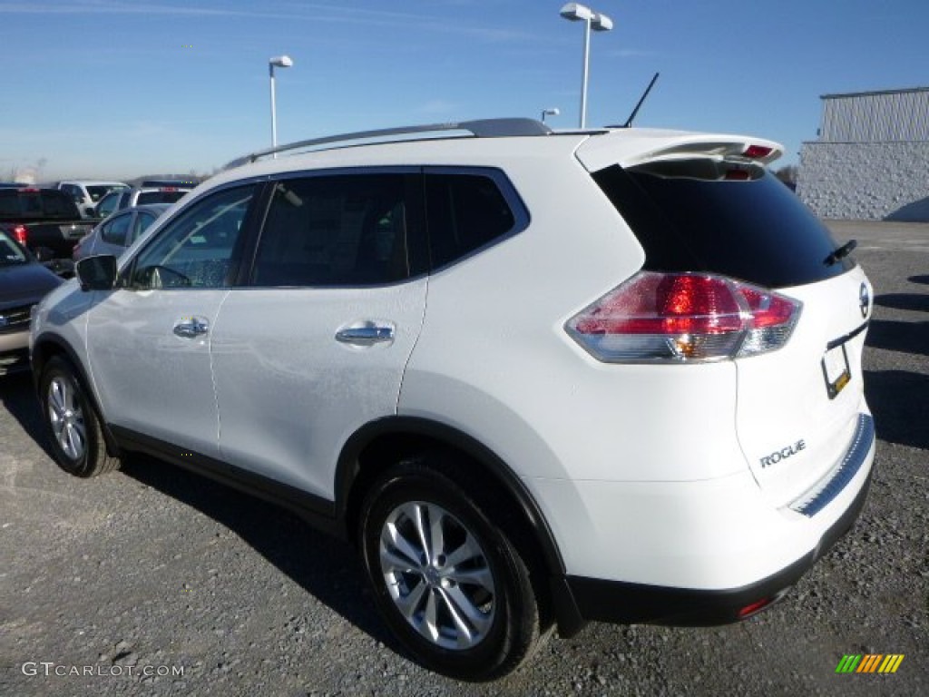 2016 Rogue SV AWD - Glacier White / Almond photo #9