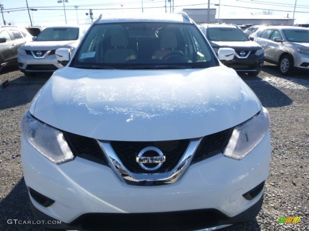 2016 Rogue SV AWD - Glacier White / Almond photo #12