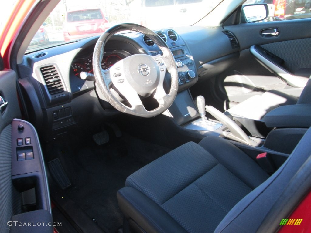 2009 Altima 2.5 S Coupe - Code Red Metallic / Charcoal photo #10