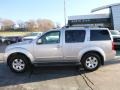 2005 Silver Lightning Metallic Nissan Pathfinder LE 4x4  photo #3