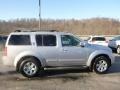 Silver Lightning Metallic - Pathfinder LE 4x4 Photo No. 11