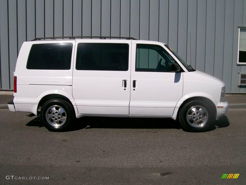 2003 Astro AWD - Summit White / Neutral photo #2