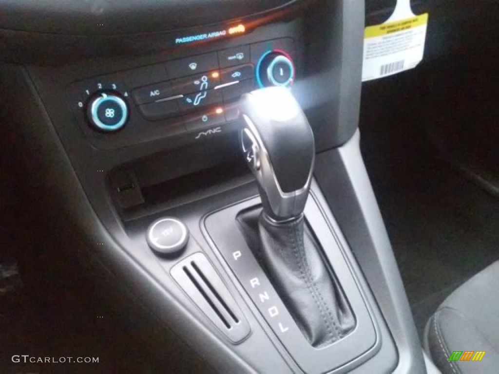 2016 Focus SE Hatch - Magnetic / Charcoal Black photo #14