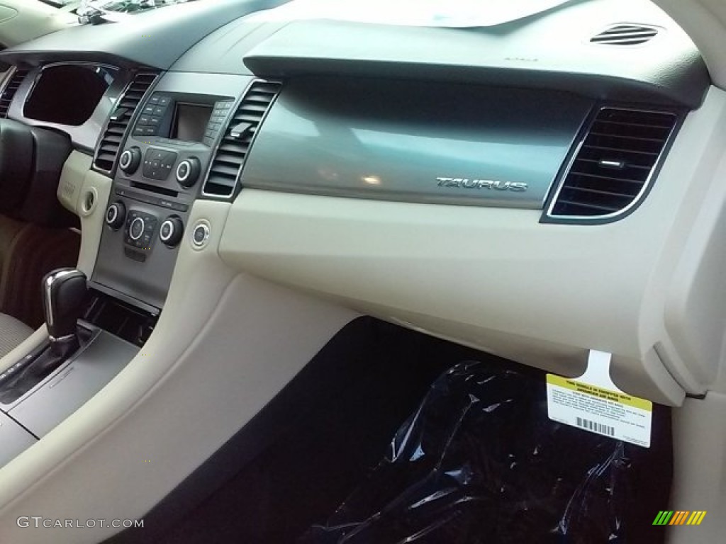 2015 Taurus SEL - Oxford White / Dune photo #21