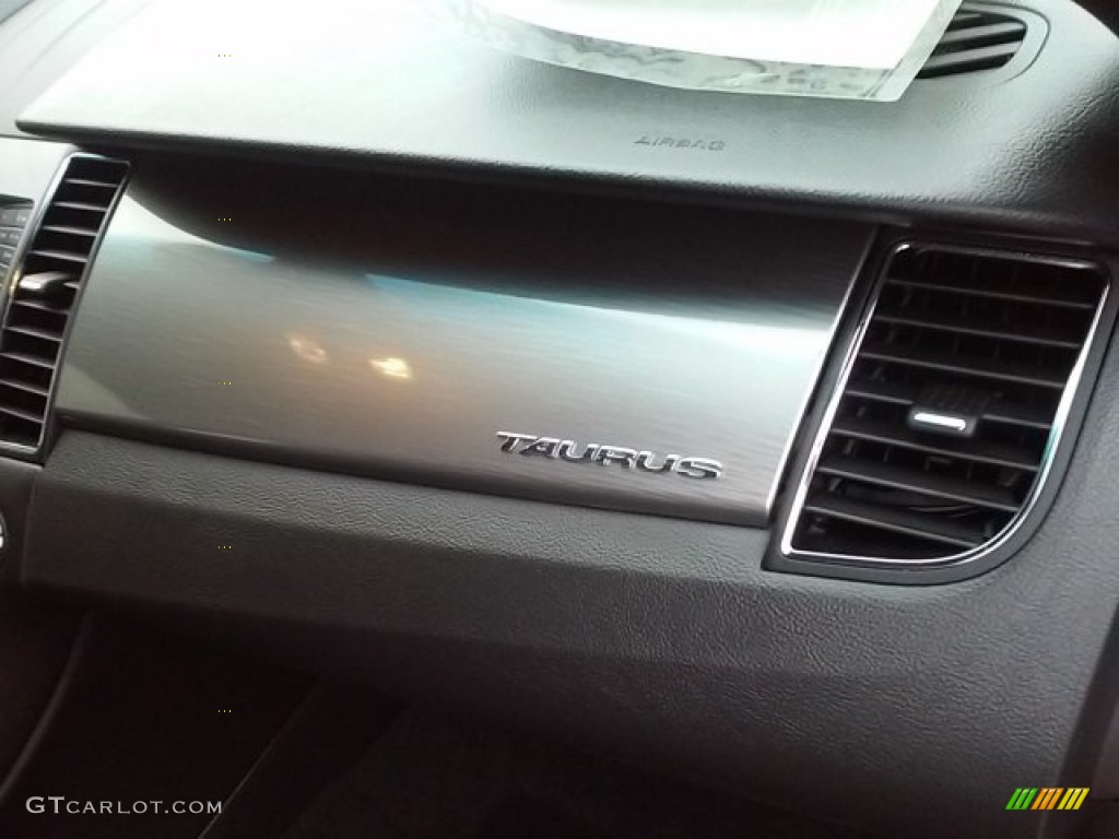 2015 Taurus SEL - Tuxedo Black Metallic / Charcoal Black photo #17