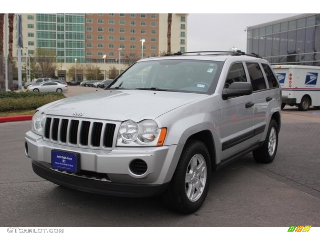 2005 Grand Cherokee Laredo - Bright Silver Metallic / Medium Slate Gray photo #3