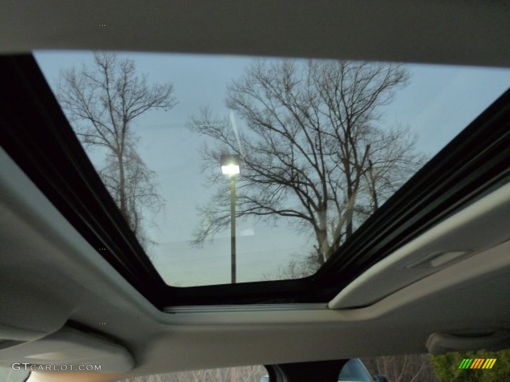 2012 Liberty Jet 4x4 - Bright White / Dark Slate Gray photo #4