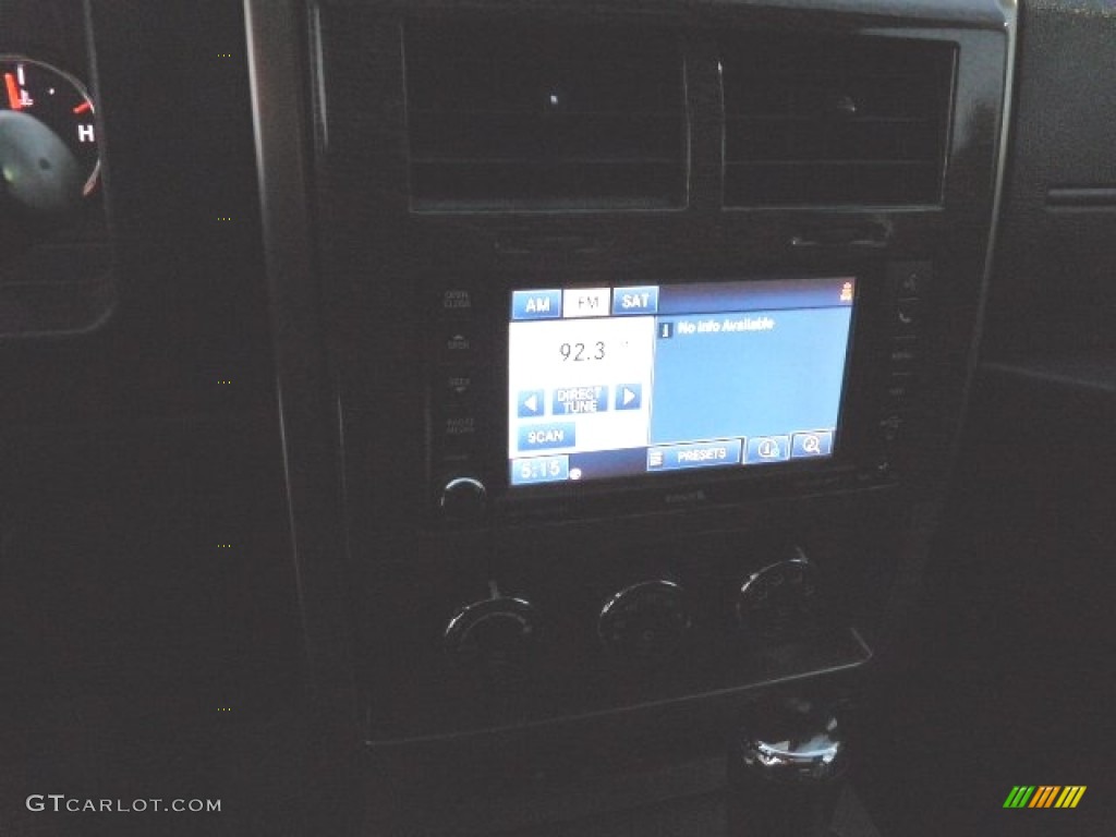 2012 Liberty Jet 4x4 - Bright White / Dark Slate Gray photo #5