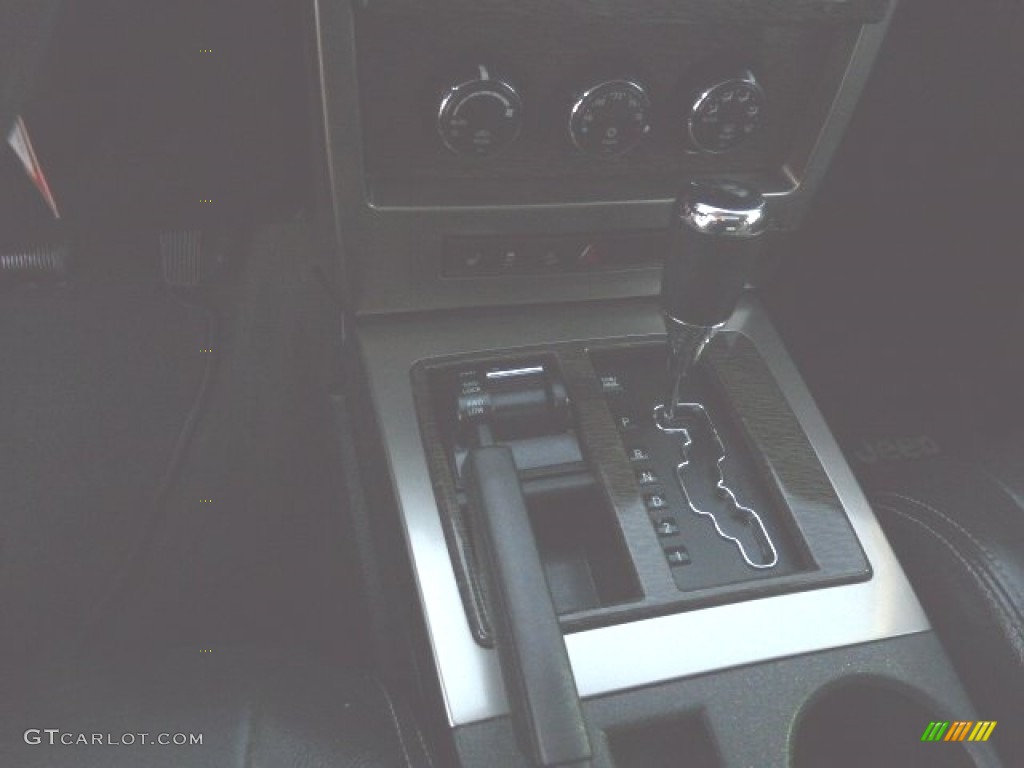 2012 Liberty Jet 4x4 - Bright White / Dark Slate Gray photo #6
