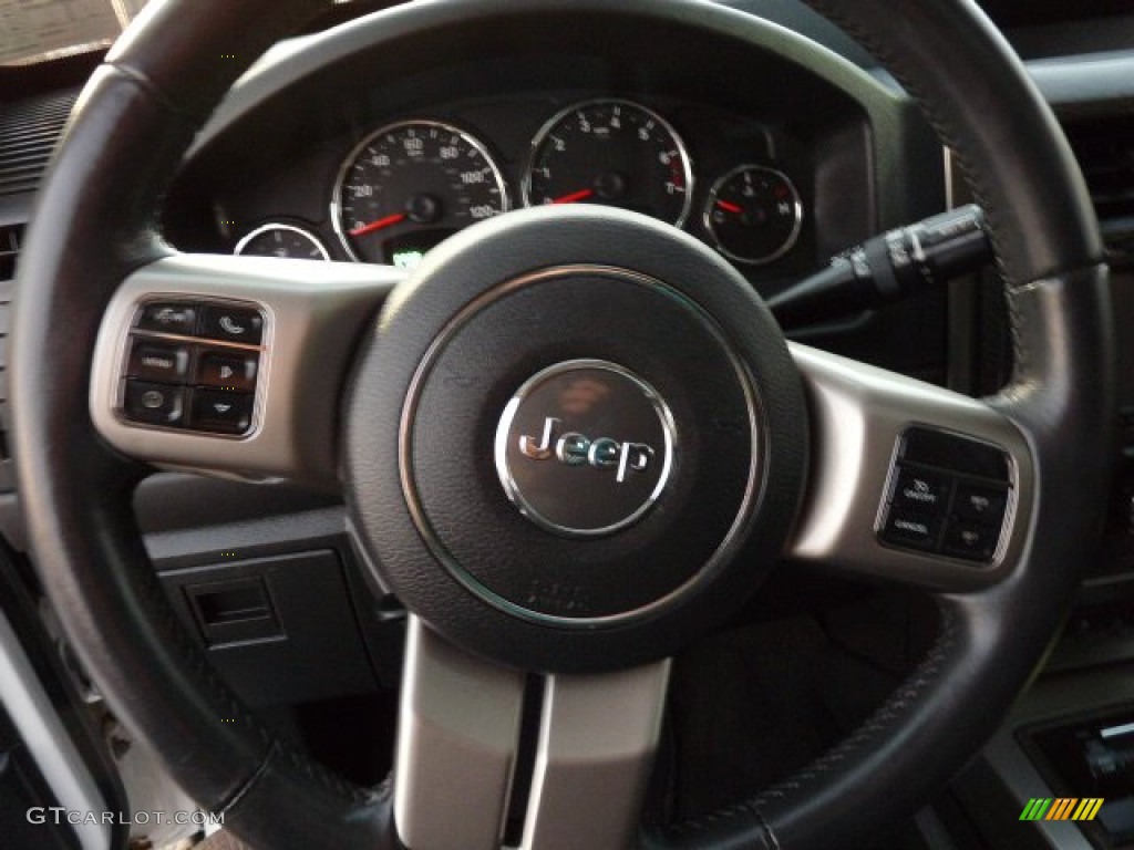 2012 Liberty Jet 4x4 - Bright White / Dark Slate Gray photo #7