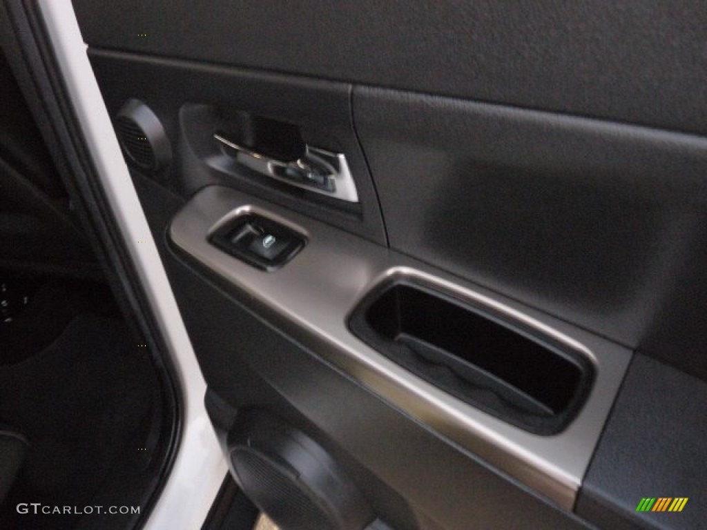 2012 Liberty Jet 4x4 - Bright White / Dark Slate Gray photo #12
