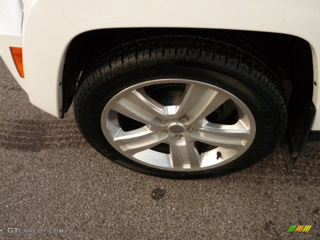 2012 Liberty Jet 4x4 - Bright White / Dark Slate Gray photo #17