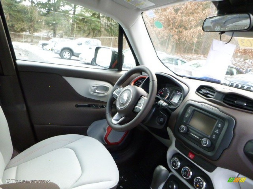 2016 Renegade Latitude 4x4 - Black / Bark Brown/Ski Grey photo #10