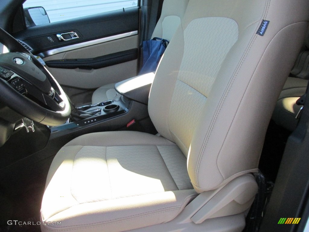 2016 Explorer FWD - Oxford White / Medium Light Camel photo #22