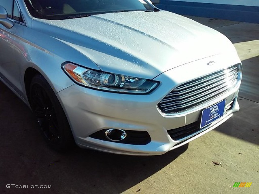 2016 Fusion SE - Ingot Silver Metallic / Charcoal Black photo #2