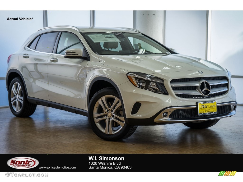 2016 GLA 250 - Cirrus White / Black photo #1