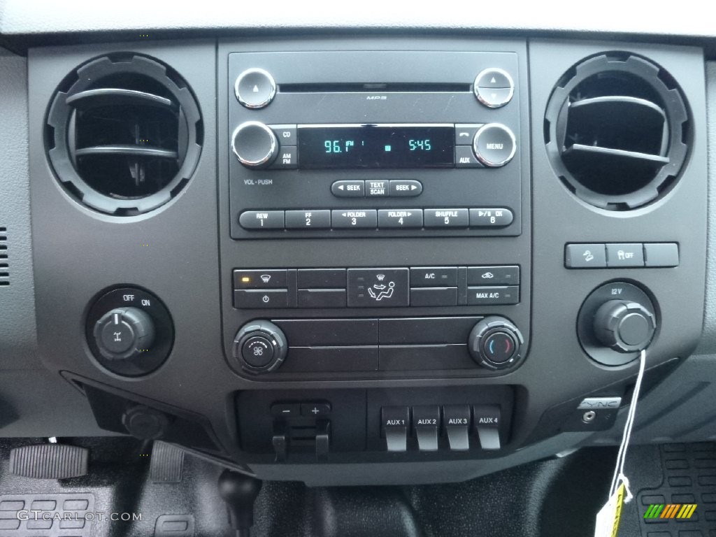 2016 Ford F250 Super Duty XL Crew Cab 4x4 Controls Photo #109953629