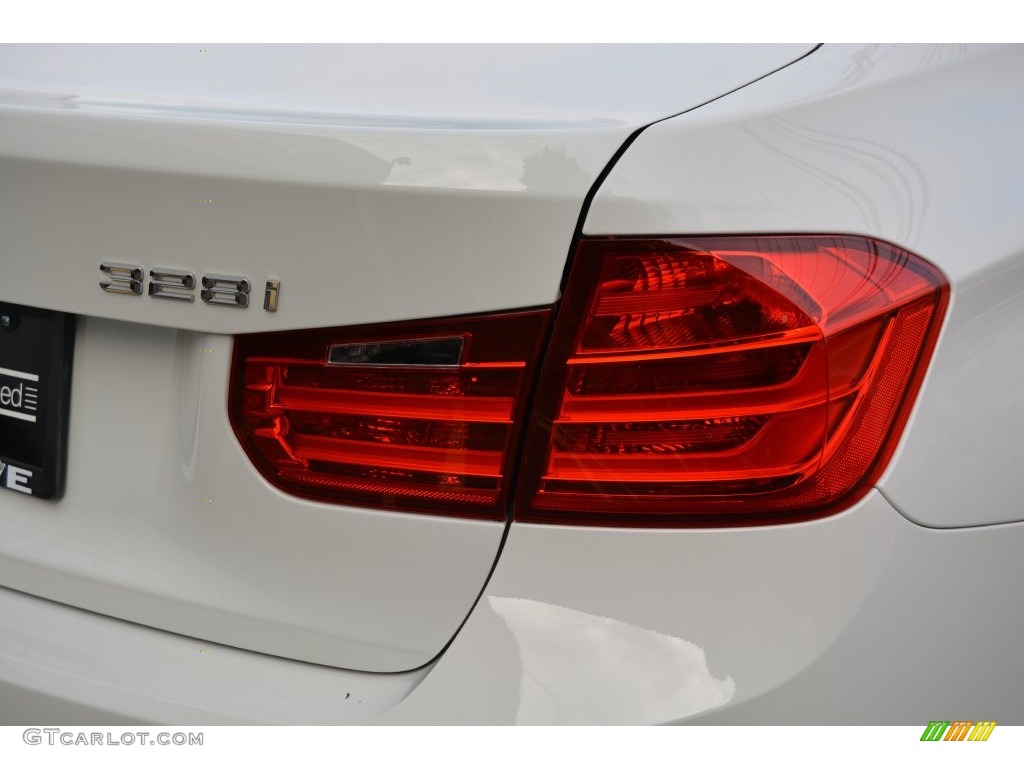 2013 3 Series 328i xDrive Sedan - Alpine White / Black photo #24