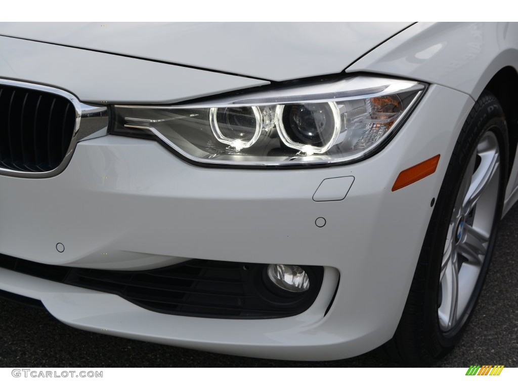 2013 3 Series 328i xDrive Sedan - Alpine White / Black photo #32
