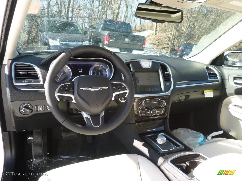 2016 300 Limited AWD - Ivory Tri-Coat Pearl / Black/Linen photo #12