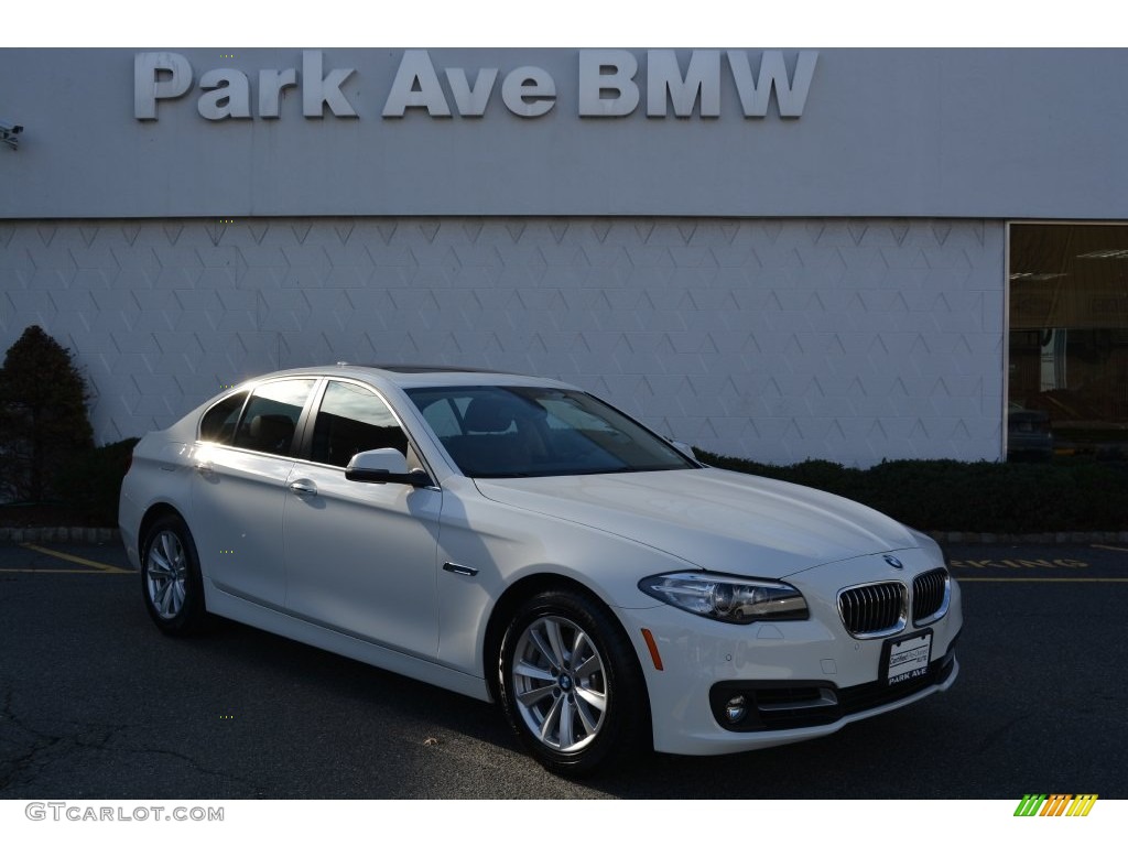 2016 5 Series 528i xDrive Sedan - Alpine White / Cinnamon Brown photo #1