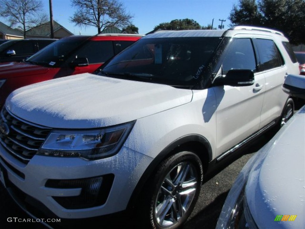 2016 Explorer XLT - White Platinum Metallic Tri-Coat / Medium Light Camel photo #2