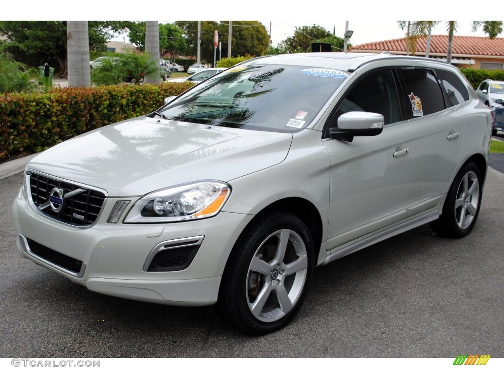2013 XC60 T6 AWD R-Design - Cosmic White Metallic / R Design Soft Beige/Off Black Inlay photo #4