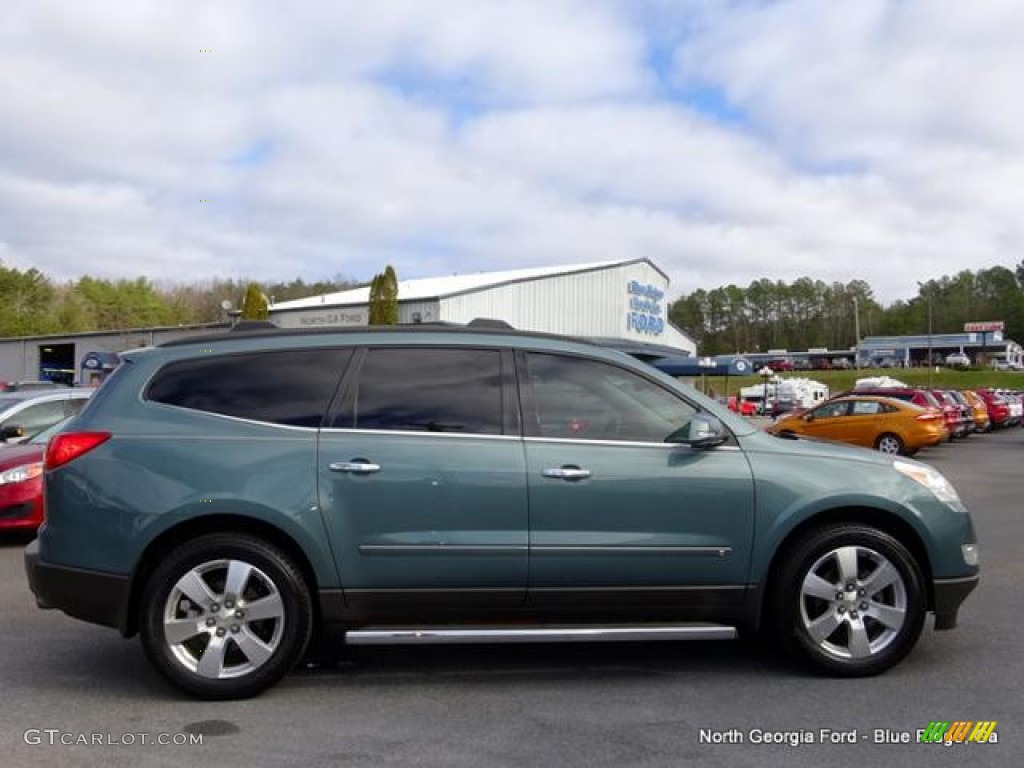 2009 Traverse LTZ - Silver Moss Metallic / Cashmere/Ebony photo #6
