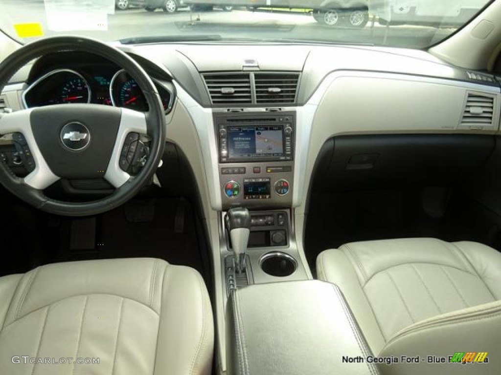 2009 Traverse LTZ - Silver Moss Metallic / Cashmere/Ebony photo #19