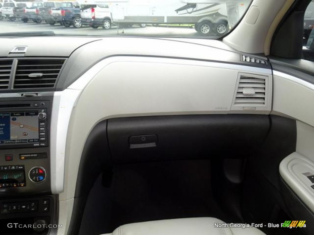 2009 Traverse LTZ - Silver Moss Metallic / Cashmere/Ebony photo #20