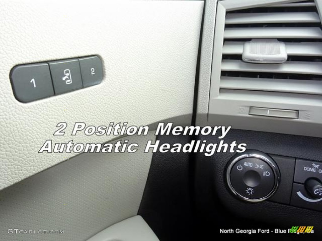 2009 Traverse LTZ - Silver Moss Metallic / Cashmere/Ebony photo #29