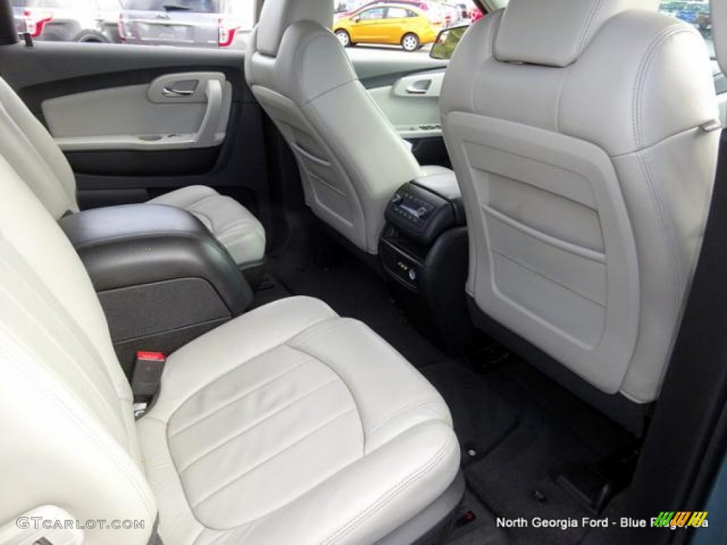 2009 Traverse LTZ - Silver Moss Metallic / Cashmere/Ebony photo #38