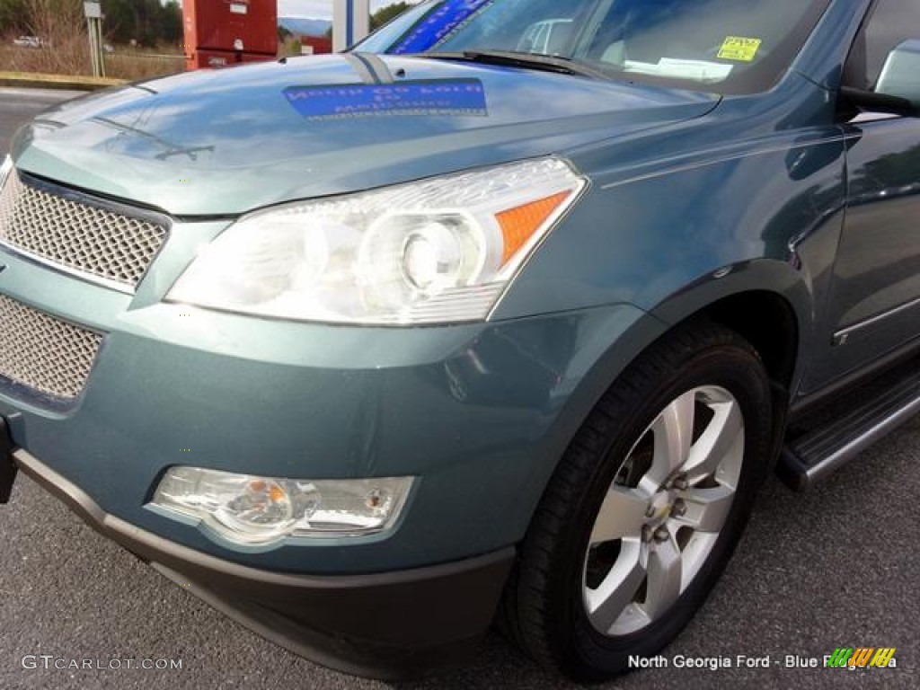 2009 Traverse LTZ - Silver Moss Metallic / Cashmere/Ebony photo #39