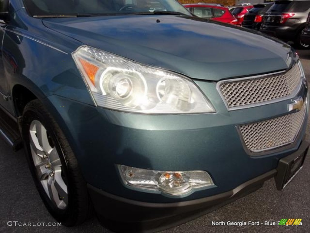 2009 Traverse LTZ - Silver Moss Metallic / Cashmere/Ebony photo #40