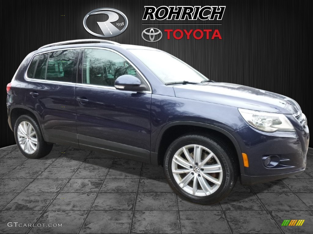 2011 Tiguan SE 4Motion - Night Blue Metallic / Charcoal photo #1