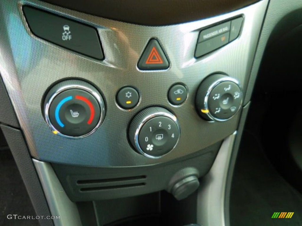 2016 Chevrolet Trax LTZ Controls Photos