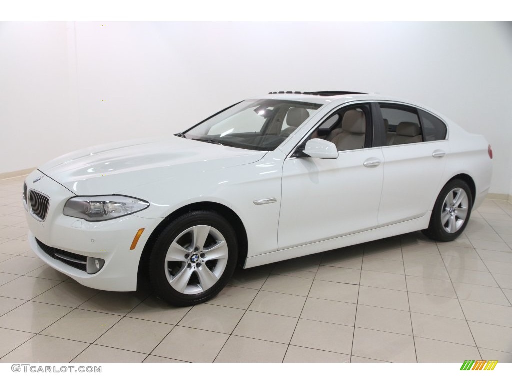 2013 5 Series 528i xDrive Sedan - Alpine White / Oyster/Black photo #3