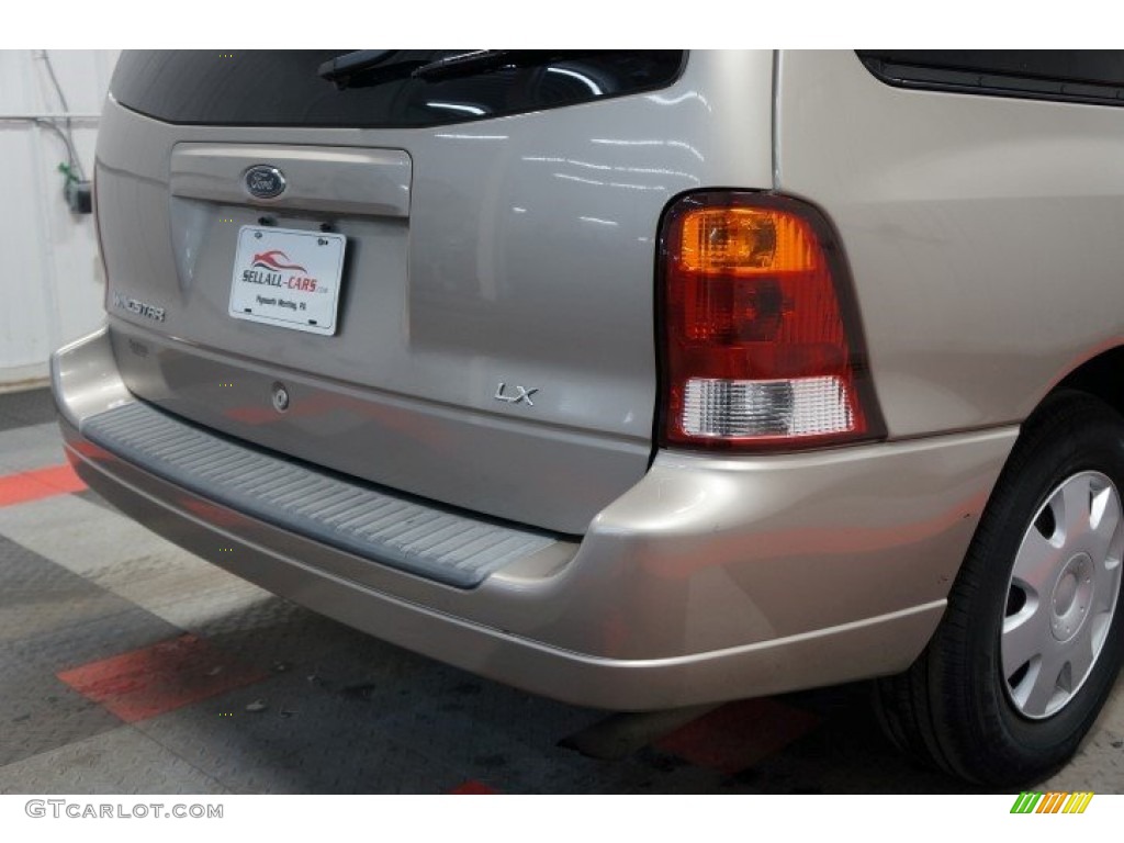 2002 Windstar LX - Light Parchment Gold Metallic / Medium Parchment Beige photo #66