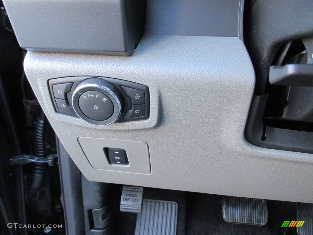 2016 F150 XLT SuperCrew - Shadow Black / Medium Earth Gray photo #33