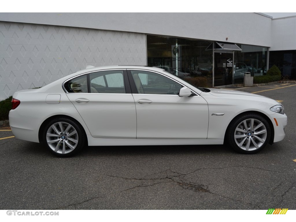 2013 5 Series 535i xDrive Sedan - Alpine White / Venetian Beige photo #2