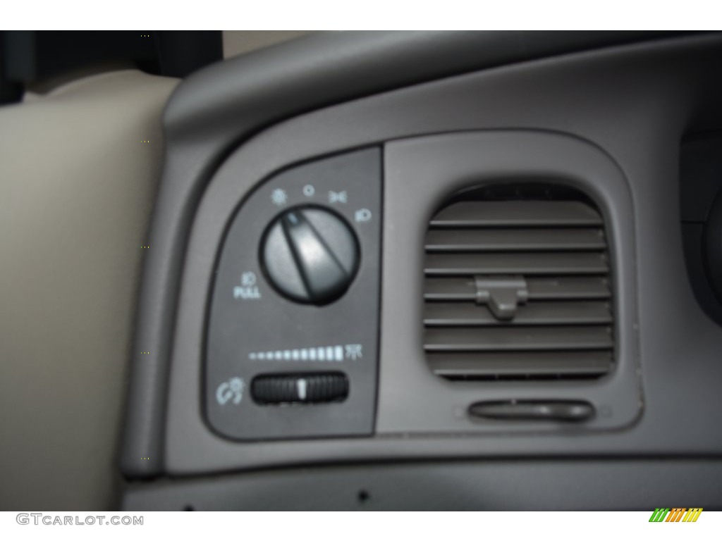 2007 Grand Marquis LS - Light Ice Blue Metallic / Light Camel photo #21