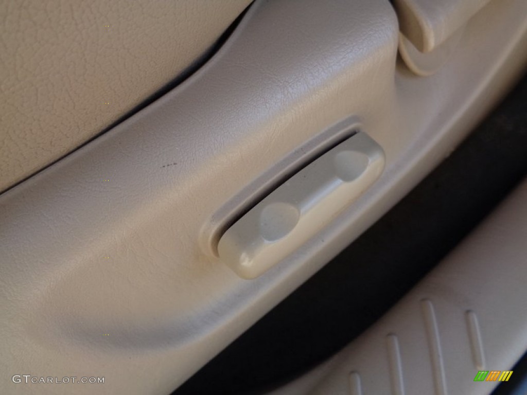 2002 Tribute LX V6 - Classic White / Beige photo #40